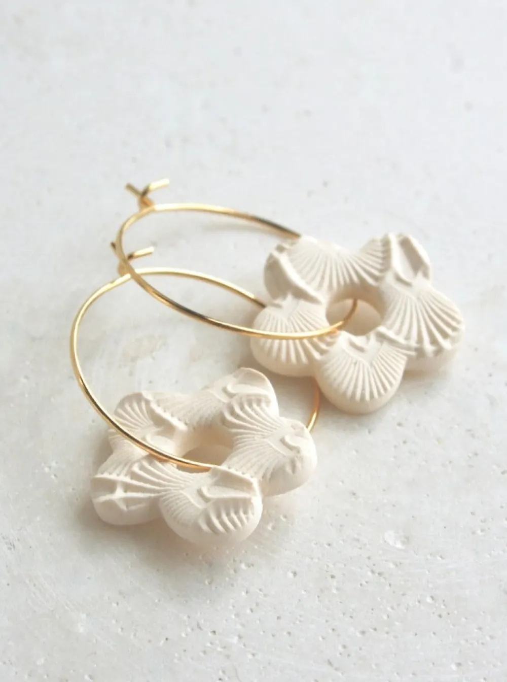 Flash Sale BOUCLE D'OR Flower Hoop Earrings - Ivory