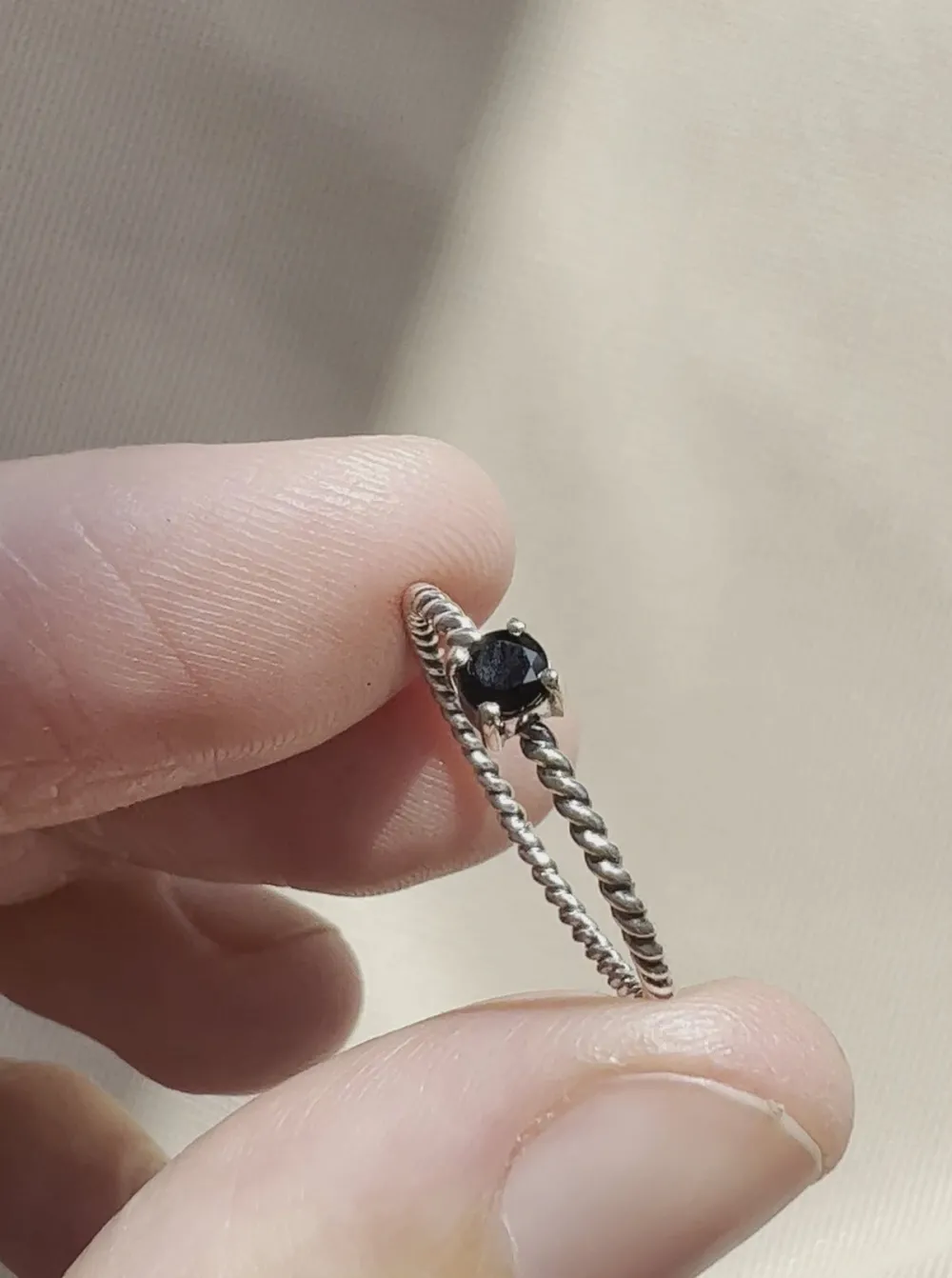Hot MAKSYM Twisted Ring + Black Spinel - Silver