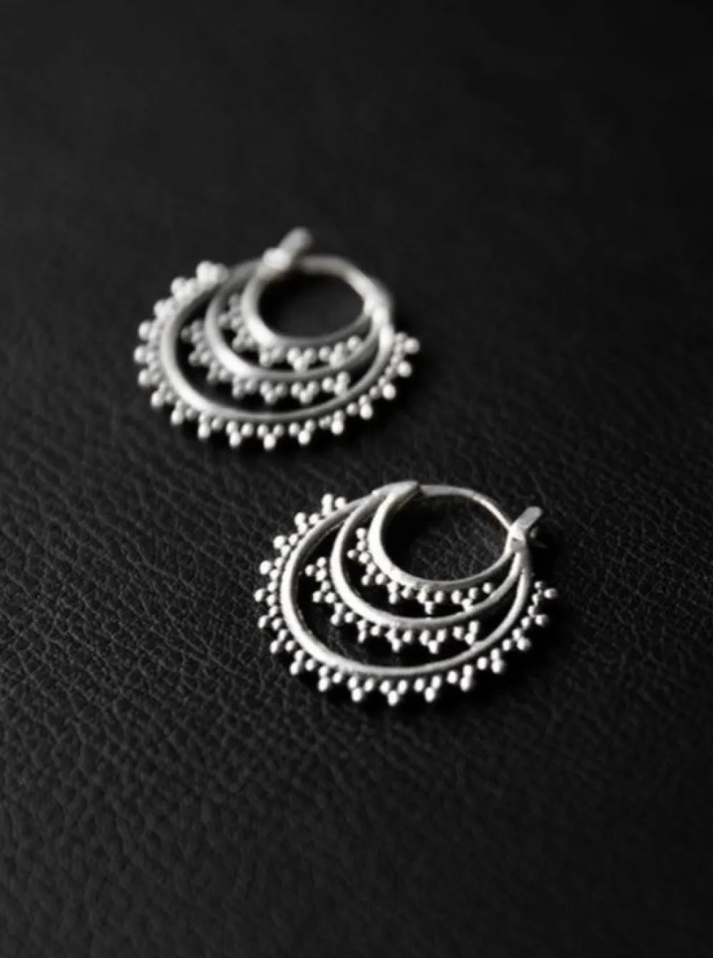 Sale NOIR KALA Seeds Of Light Hoop Earrings - Silver